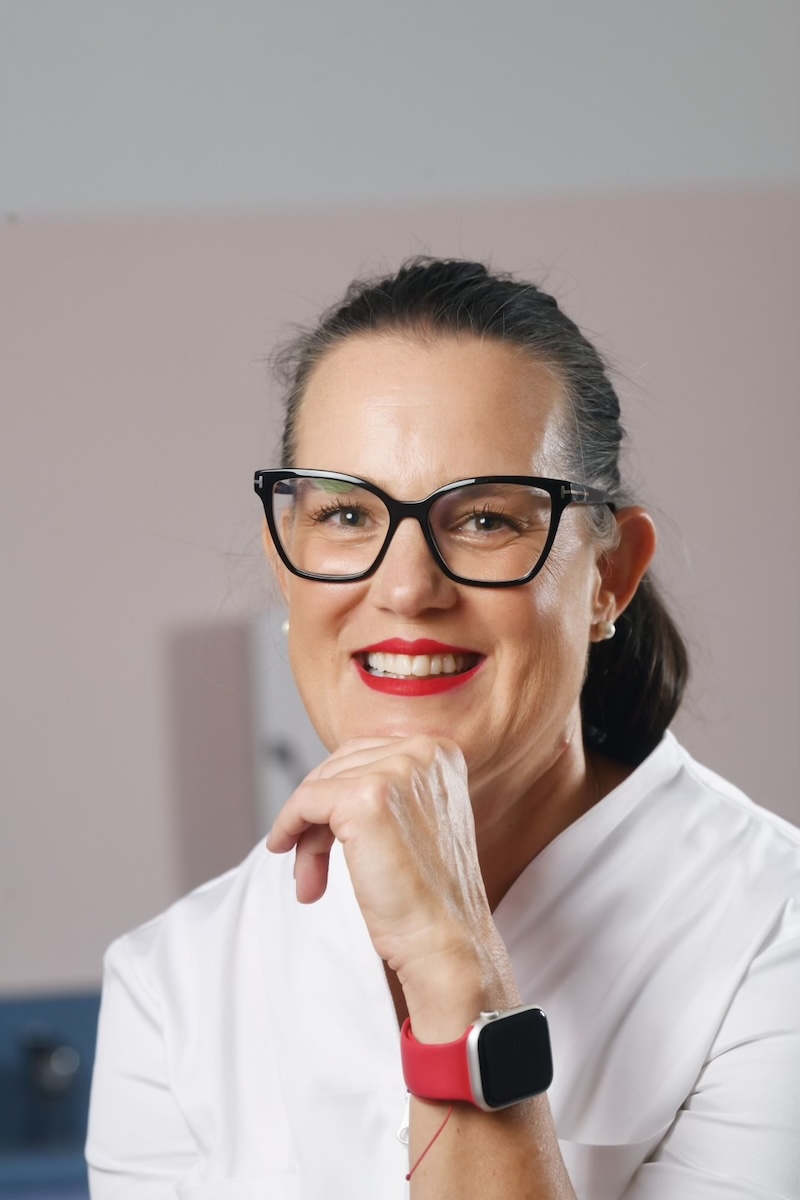 Dentalna klinika dr. Igor Radusinović - Dobrodošli v dentalni kliniki, kjer poskrbimo za zdravje vaših zob in nasmeh. 071 555 444 • narocanje@denti.si