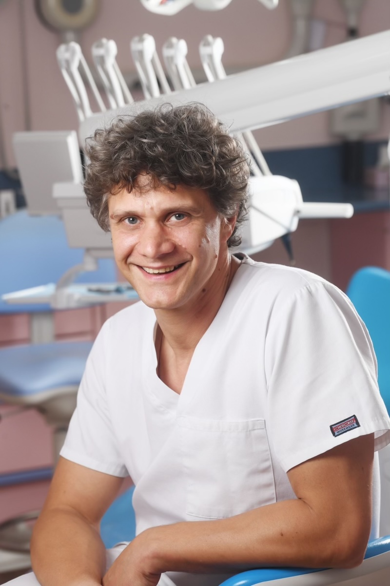 Dentalna klinika dr. Igor Radusinović - Dobrodošli v dentalni kliniki, kjer poskrbimo za zdravje vaših zob in nasmeh. 071 555 444 • narocanje@denti.si